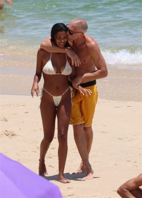 Tina Kunakey In A Bikini Was Photographed By Paparazzi 11 Photos The Fappening
