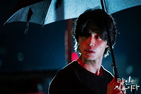 Завершилась трансляция дорамы "Незнакомцы из ада" - YesAsia.ru