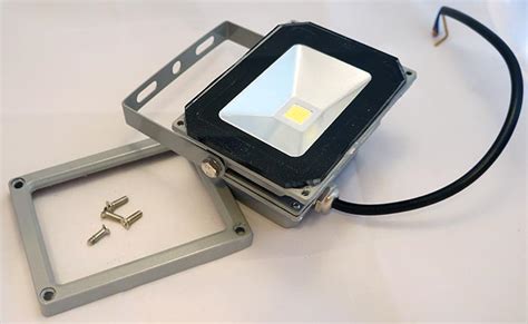 Обзор светодиодного прожектора 10 Ватт 900 лм