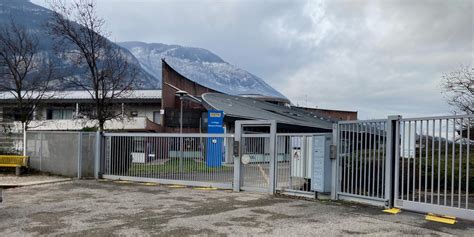 Grenoble cagoulés et armés de bombes lacrymogènes ils agressent des