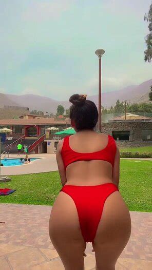 En La Piscina Porn Pic