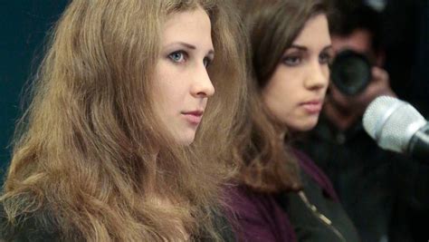 Pussy Riot leiar har rømt frå Russland Siste nytt NRK