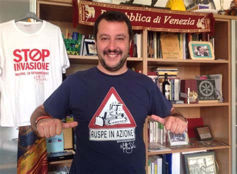 Salvini La ruspa contro i campi rom È simbolo di equità sociale