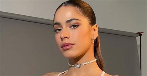 Tini Stoessel posó desde la playa con una bikini tejida y se sumó a la tendencia del underboob