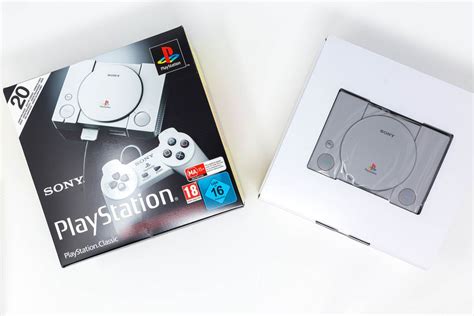 Playstation Classic Mini Konsole - Creative Commons Bilder