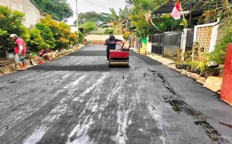 Proyek Pengaspalan Jalan Perumahan Pesona Khayangan Juanda Anya