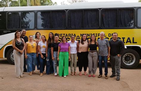 C Ceres Anos Prefeita Eliene Entrega Chaves De Um Nibus Para O