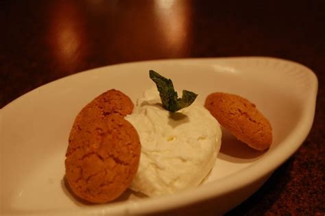 Mousse Di Cioccolato Bianco Con Amaretti Buttalapasta