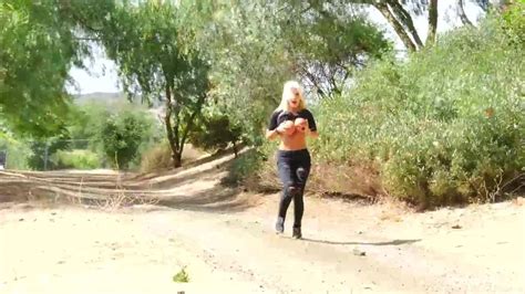 Tetas grandes rubia milf brittany andrews masturbación y más xHamster