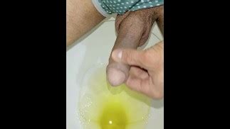绝望的年轻人撒尿早晨勃起特写 Pornhub Gay