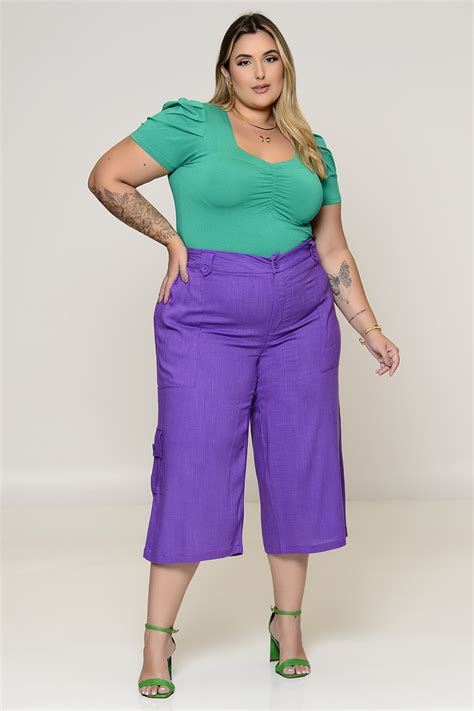 Calça Plus Size Pantacourt em Viscolinho Vk Moda Plus Size