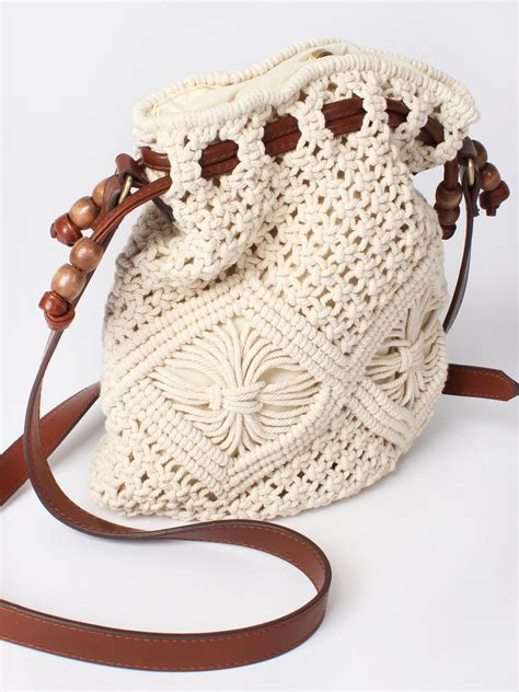 Плетеная сумка с декоративными бусинами бежевый цвет - LIME