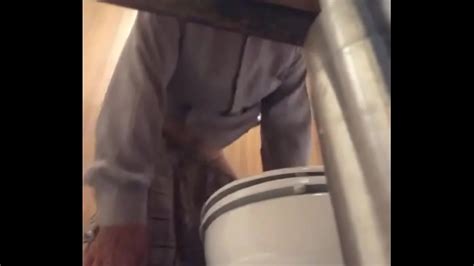 Sục toilet XVIDEOS