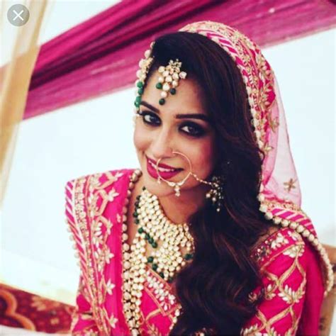 Anushka Sharma Chaude En Bikini En Compagnie De Badmaash