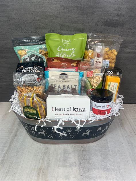 Holiday Splendor Gift Basket – Heart of Iowa Market Place