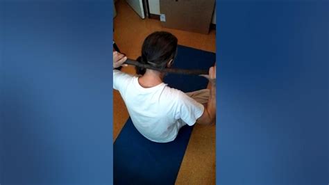 Halsmassage mit D-Stock. Массаж шеи д-палочкой. - YouTube