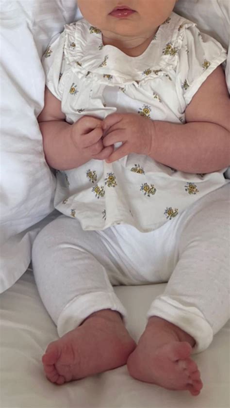 Rosie Huntington Whiteley Reveals Daughters Face In Rare Pics