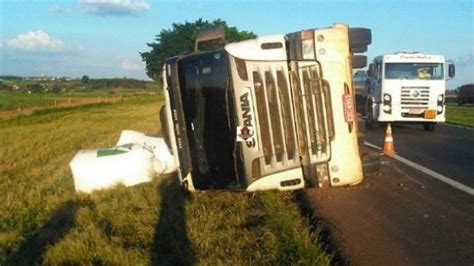 Carreta Tomba Na Rodovia Washington Lu S Portal Morada Not Cias De