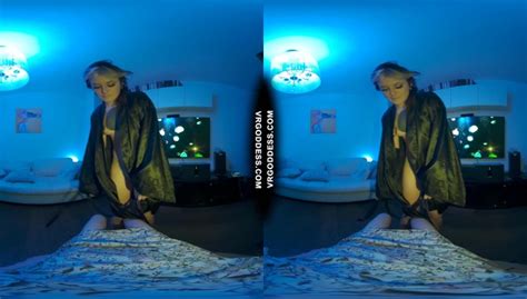 Brille Giving Sexy Striptease Lapdance With Pussy Licking Dildo For Ingrida Pov VR Porn Video