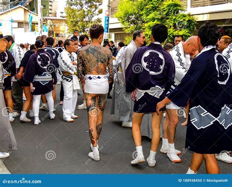 Back View Of A Medlem Of The Yakuza Japanese Mafia Under Sanja Matsuri Festival Redaktionell