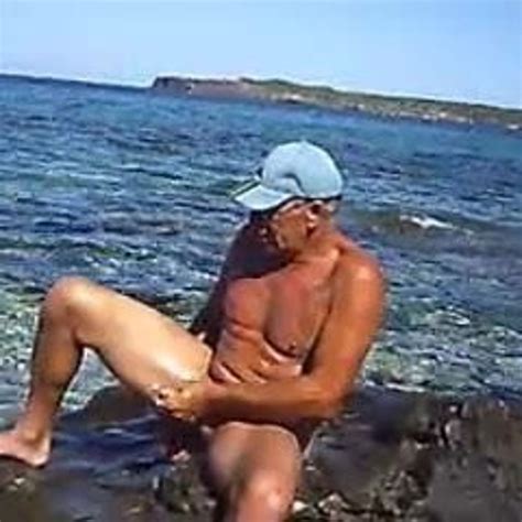 Masturbação anal na praia pública xHamster