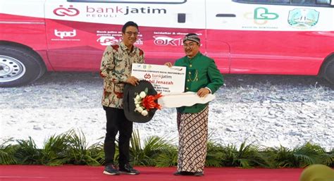 Bank Jatim Serahkan CSR 1 Unit Mobil Ambulans Jenazah Ke RSUD Dr