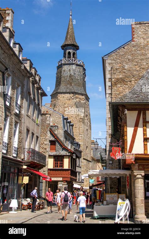 Centre-ville de Dinan, ville fortifiée, Bretagne, France - Dinan city ...