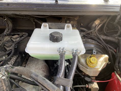 Замена расширительного бачка — УАЗ Patriot, 2,7 л, 2018 года | плановое ...