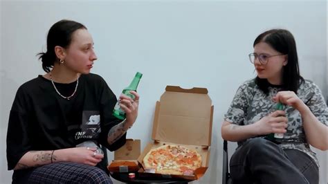 ДоДо пицца, Куриные крылья барбекю и соджа / мукбанг - YouTube