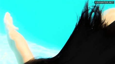 Jacqueline Hope Masturbates Underwater Nude