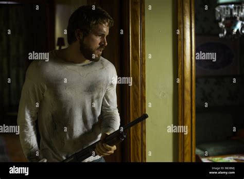 The amityville horror 2005 ryan reynolds hi-res stock photography and ...