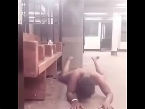 Female Humping Ground In Subway Station NY XVIDEOS