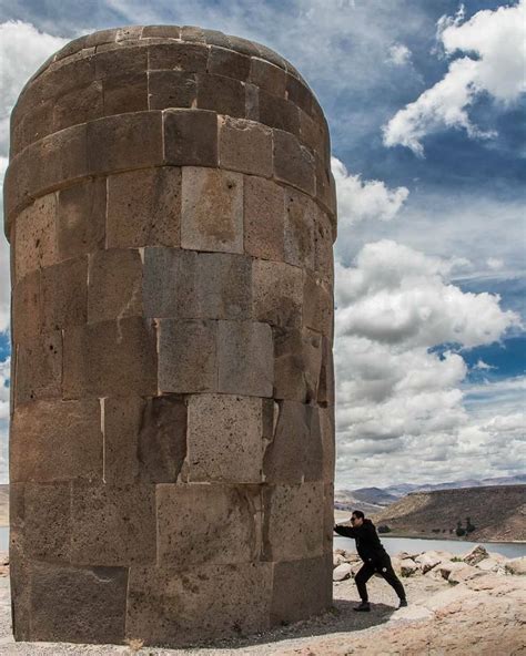 Chullpas De Sillustani En Per Traje Peruano Peruanos