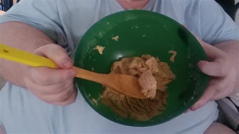 Gainer Porn Gainer Eating In Bed ThisVid