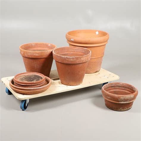 SEX STORA TERRAKOTTA TRÄDGÅRDSVÄXTER KRUKOR Trädgård Byggnadsvård Trädgårdsmöbler Auctionet