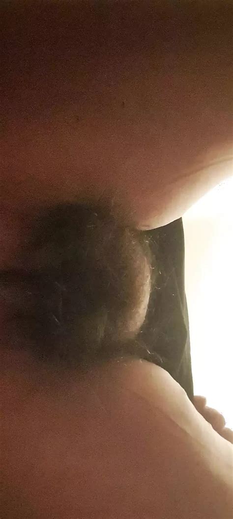 Reife milf sitzt ohne höschen heiße vagina berühren xHamster