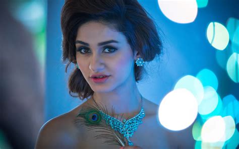 Indian Smile Model 2K Sexy Actress Cute Beautiful Hair Face Celebrity Brunette Lips