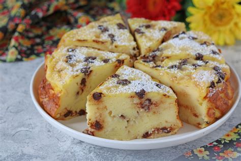 Torta Allo Yogurt Greco Cremosa Con Gocce Di Cioccolato