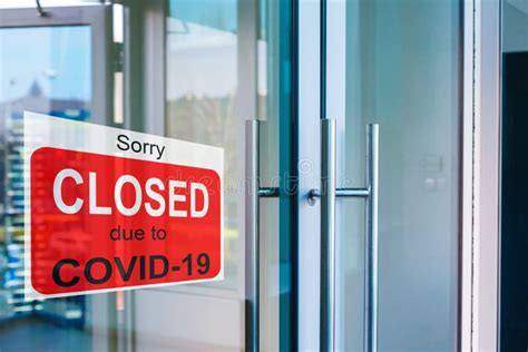 Business Center Closed Due To Covid 19 Sign With Sorry In Door Window