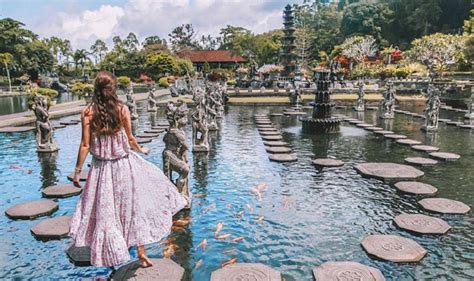 Mê mẩn trước vẻ đẹp huyền ảo của cung điện nước Tirta Gangga Bali