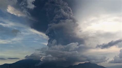 Bali Flights Cancelled After Volcanic Eruption Near Holiday Spot