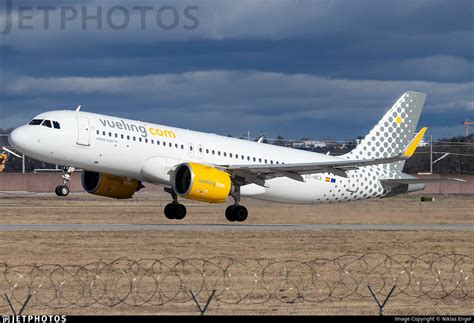 EC NEA Airbus A320 271N Vueling Niklas Engel JetPhotos