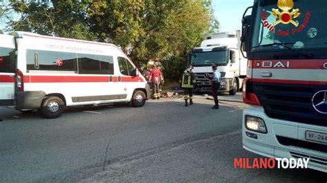 Incidente Mortale A Cusago Milano Anziana Investita Da Un Camion