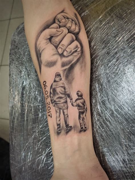 Тату отец и сын Mama Tattoo, Tattoo For Son, Dad Tattoos, Black And ...