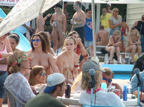 PUBLIC EROTIC Public Erotic Porn Pic