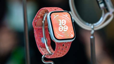 Сравнение Apple Watch 9 и Apple Watch SE 2023 - чем различаются модели