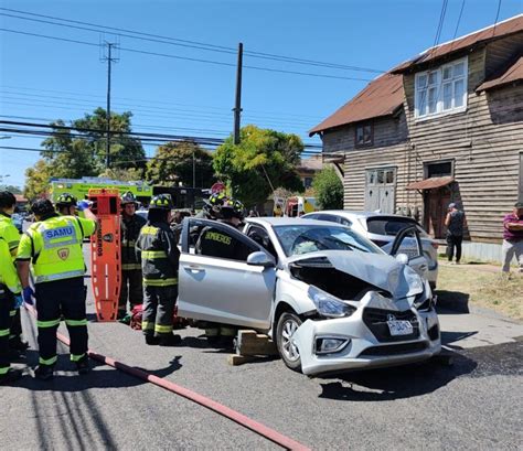 Cuatro lesionados dejó colisión vehicular en sector oriente de Osorno