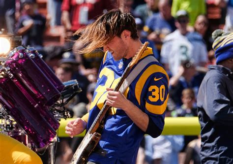 O ex guitarrista do Red Hot Chili Peppers aceita um apelo à colisão fatal da Califórnia