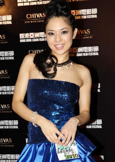 Man Sues Porn Star For Not Following Him On Twitter