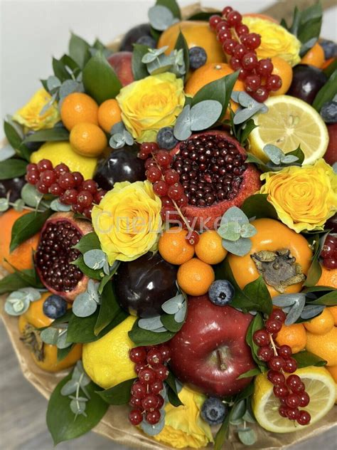 Шикарный букет из фруктов, ягод и цветов "Пикассо". Купить с доставкой ...